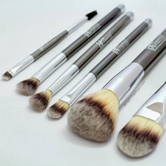 It Cosmetics Heavenly Luxe 6-pc Brush Collection with Travel Case MSRP $182 NWT - Picture 4 of 5